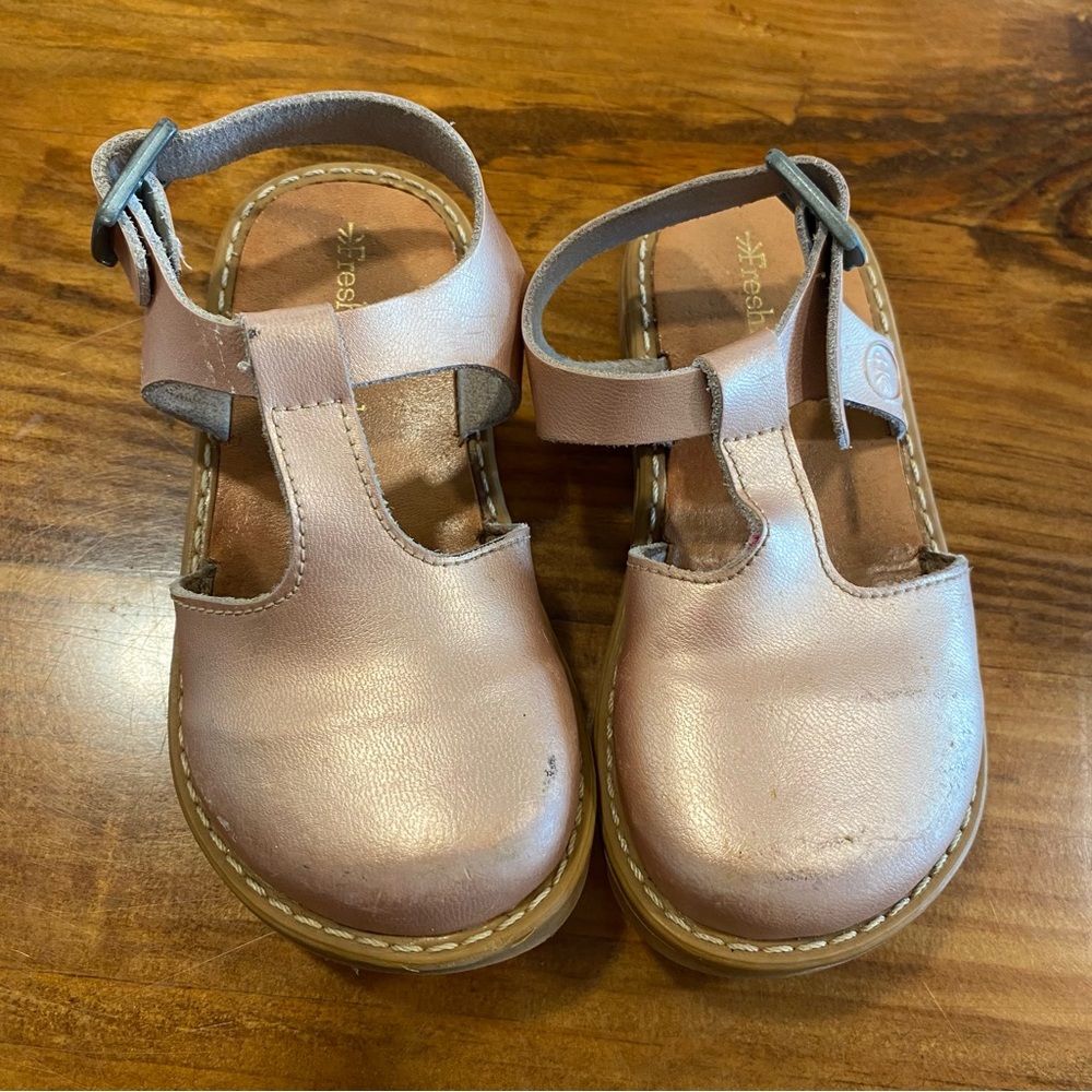 Freshly Picked Newport clogs in Rose Gold